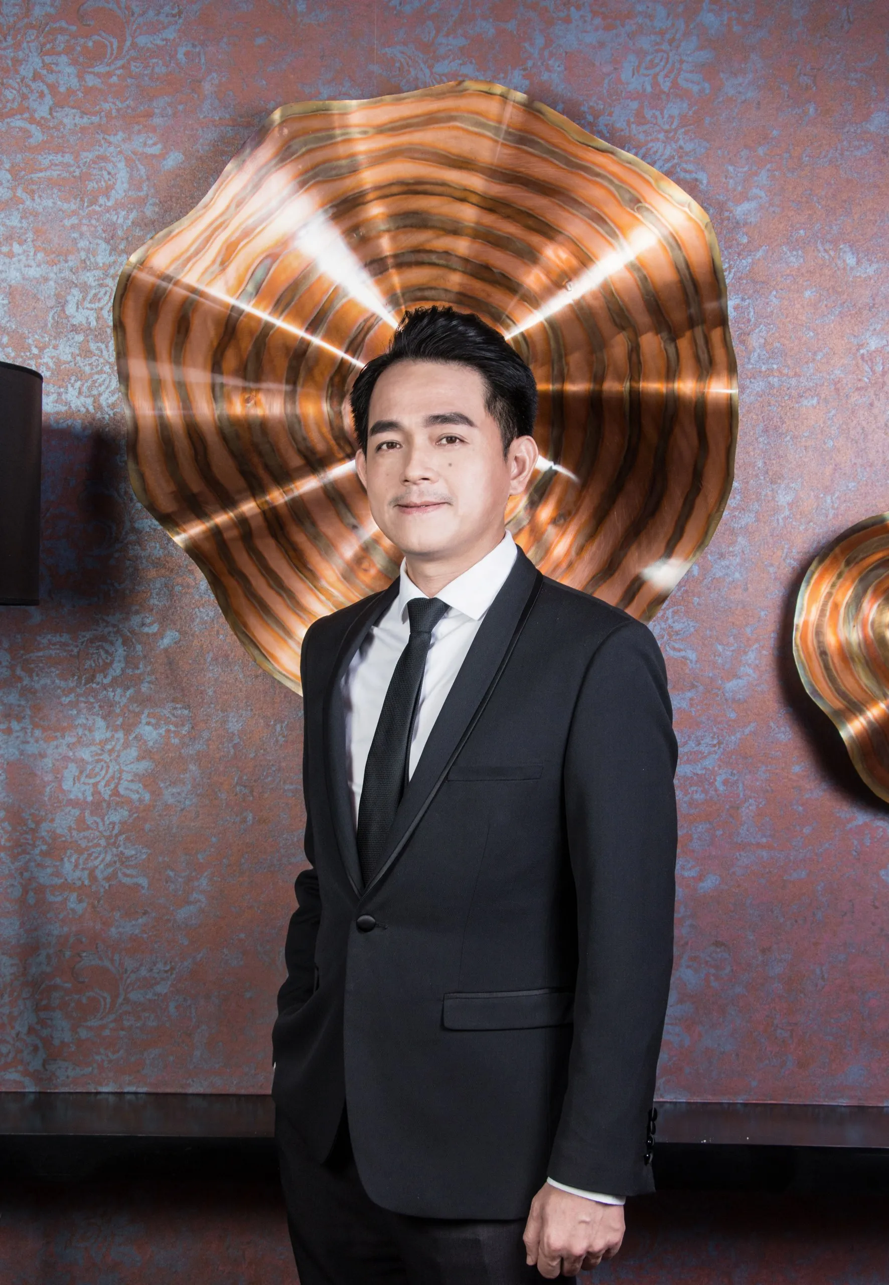 MR. ALVIN WU