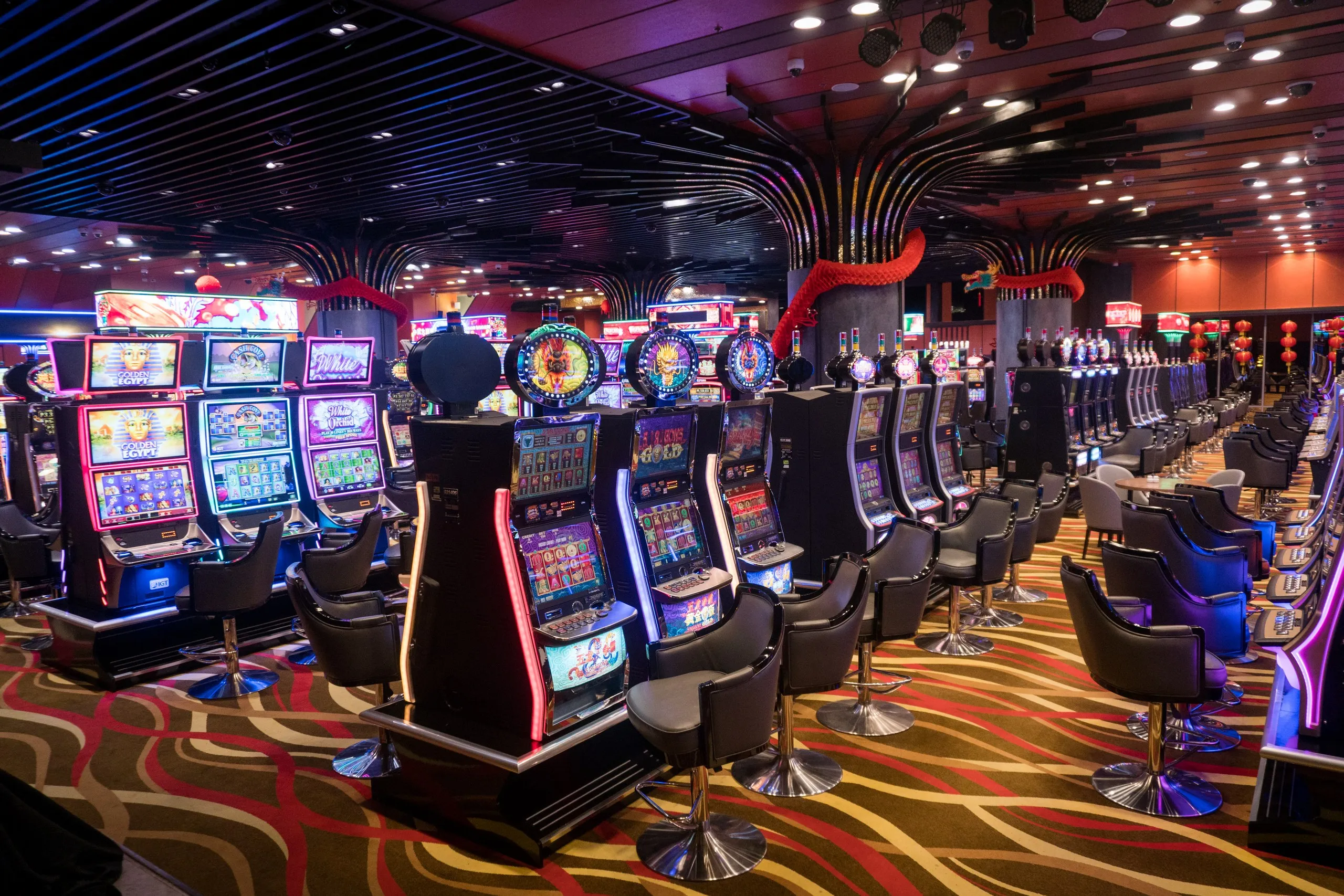 Midori Casino 機台與室內燈光