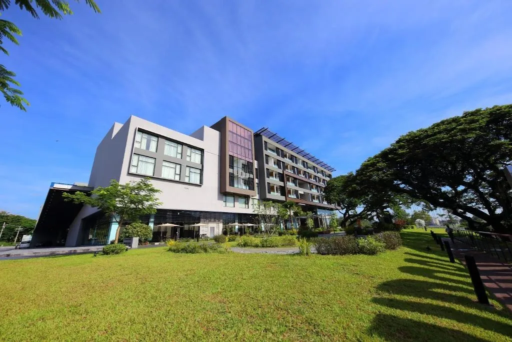 Midori Hotel 建築外觀與庭園