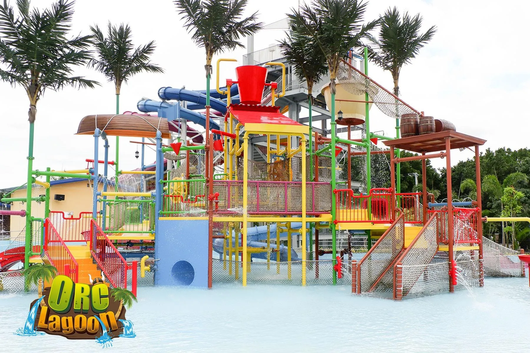 Aqua Planet 多彩滑水道全景