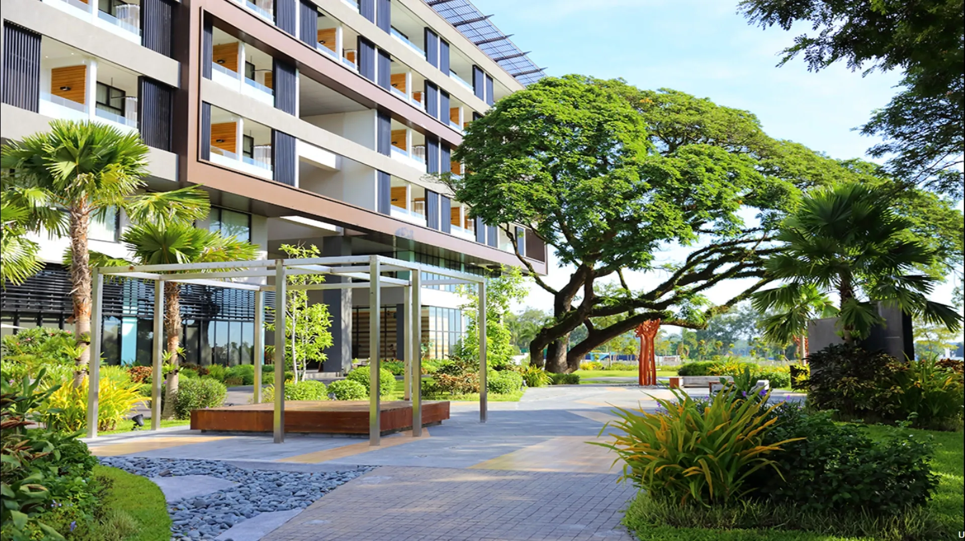 Midori Hotel 建築與綠地景觀