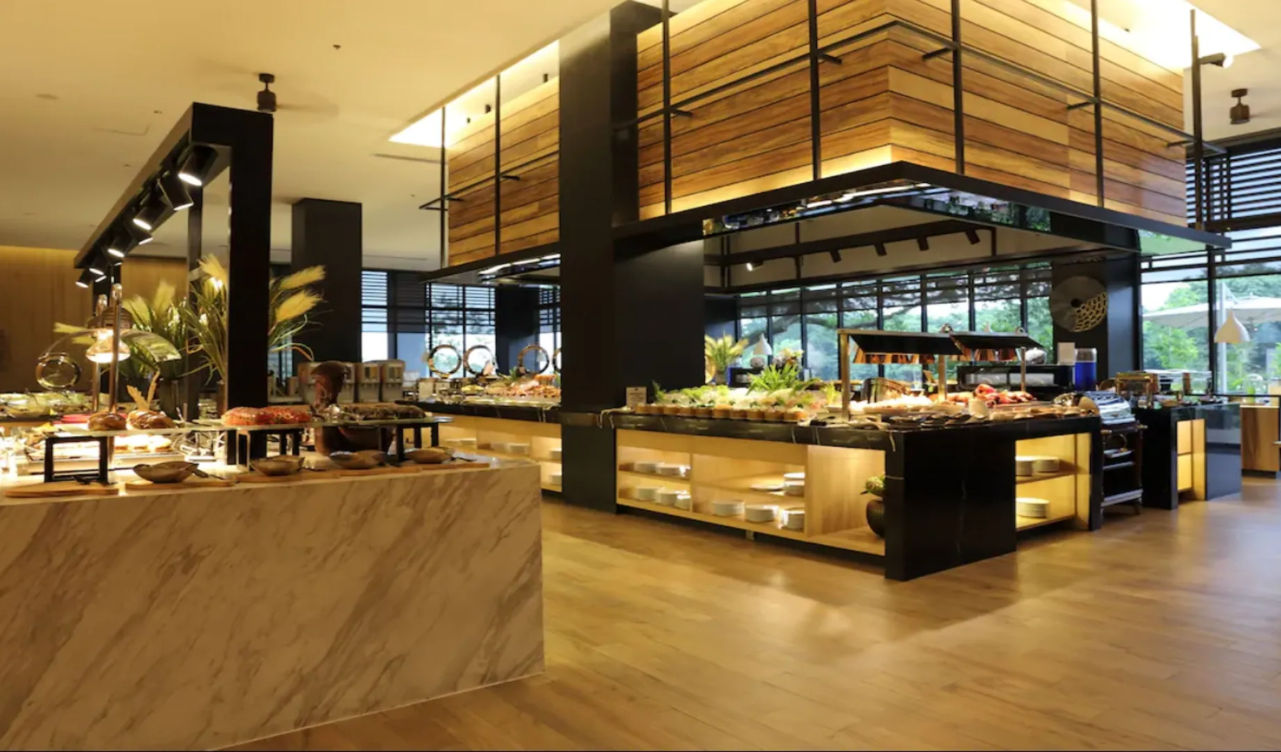 Midori Hotel 自助餐廳用餐區