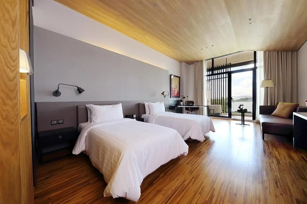 Midori Hotel 客房起居區